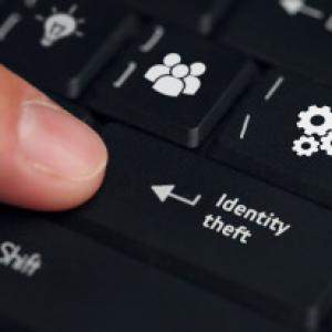 The keyboard warns of "identity theft" in digital banking